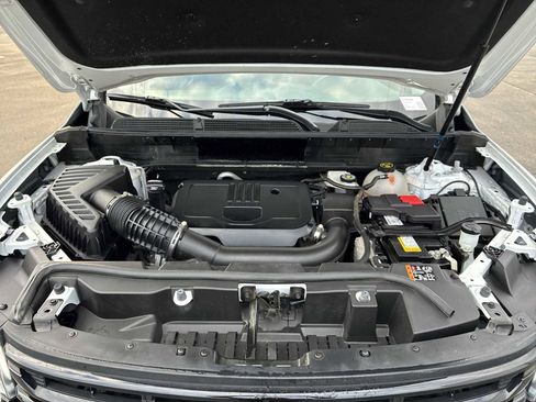 Certified 2023 GMC Acadia SLE w/ Driver Convenience Package image 29