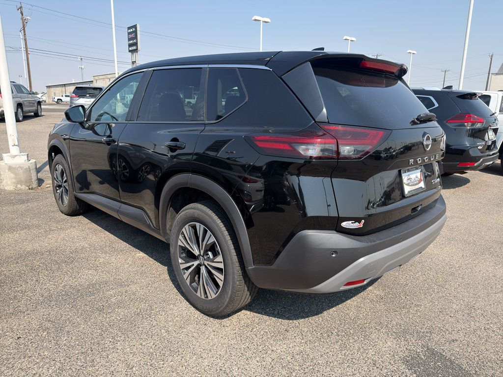 Used 2023 Nissan Rogue SV AWD/4WD image 2