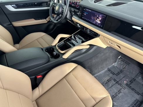 Certified 2026 Porsche Cayenne AWD/4WD image 18