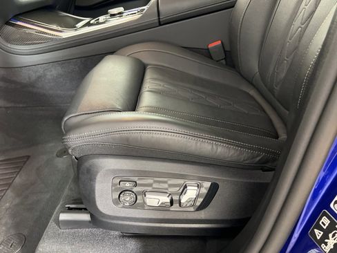 Used 2025 BMW X7 M60i w/ Climate Comfort Package image 16