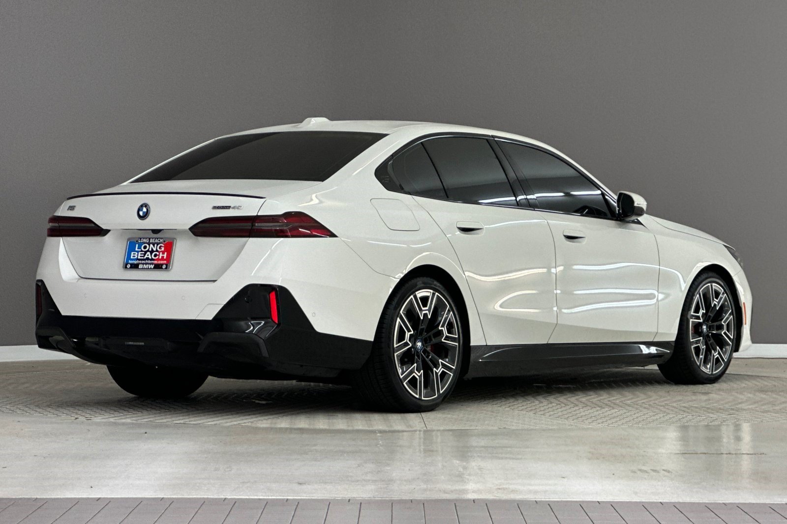 Used 2024 BMW i5 eDrive40i w/ M Sport Package RWD image 8