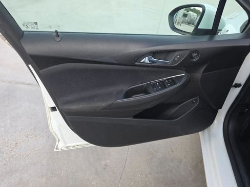Used 2017 Chevrolet Cruze LS FWD image 21