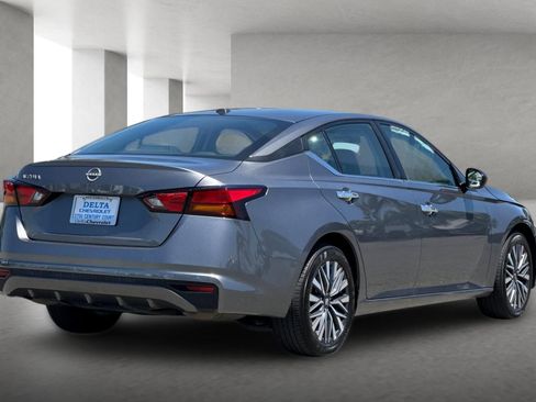 Used 2025 Nissan Altima 2.5 SV FWD image 4