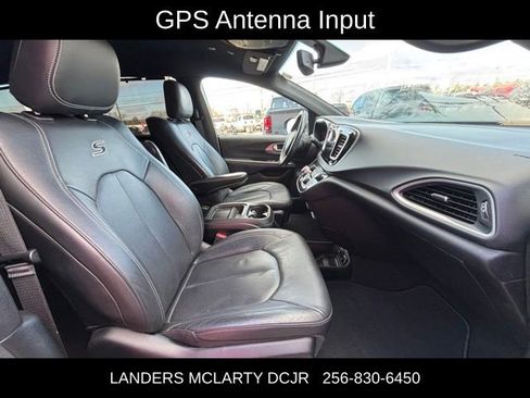 Used 2020 Chrysler Pacifica Touring-L w/ Premium Audio Group image 10