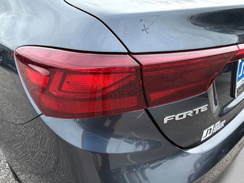 Used 2021 Kia Forte LXS FWD image 28
