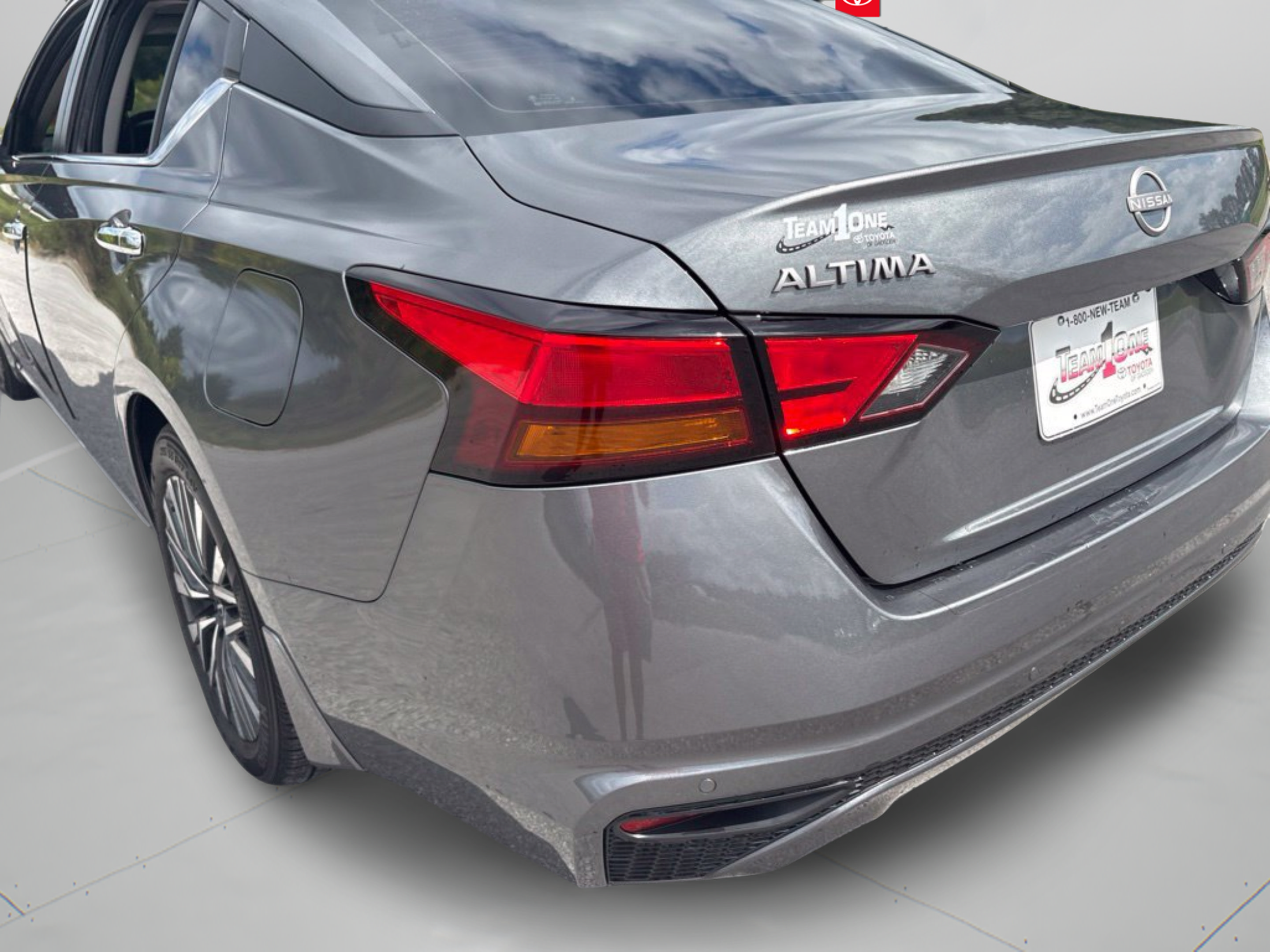 Used 2024 Nissan Altima 2.5 SV w/ SV Premium Package FWD image 31