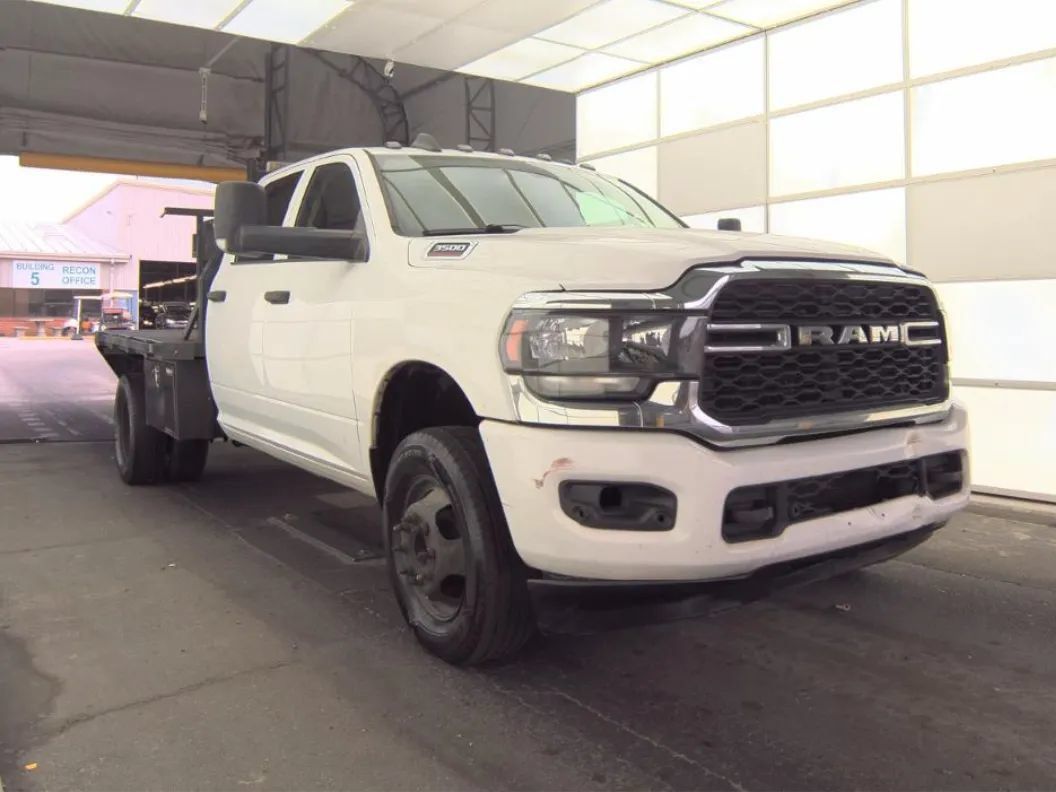 Used 2020 RAM 3500 Tradesman w/ Chrome Appearance Group AWD/4WD image 6