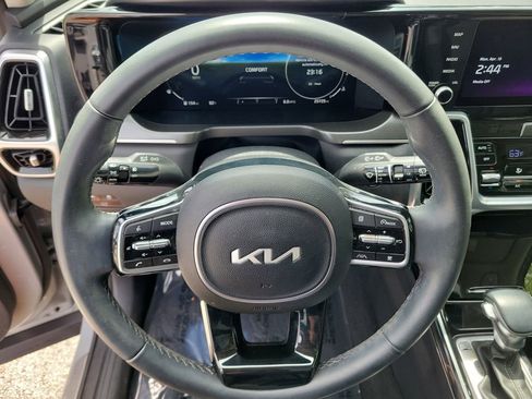 Used 2023 Kia Sorento SX AWD/4WD image 24