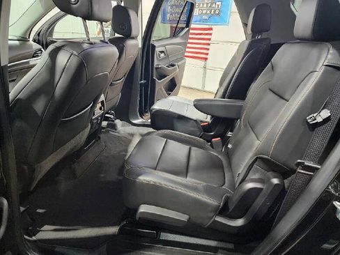 Used 2019 Chevrolet Traverse RS FWD image 10