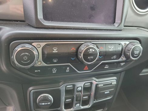 Used 2021 Jeep Gladiator Overland image 24