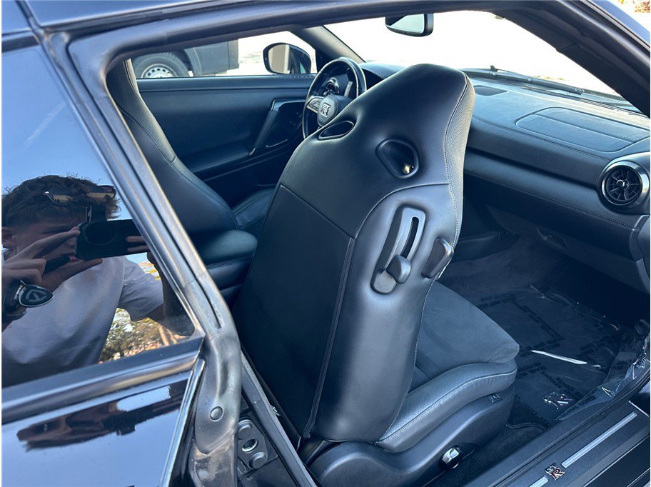 Used 2018 Nissan GT-R Premium AWD/4WD image 21
