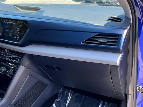 Used 2023 Volkswagen Taos SE w/ Black Wheel Package image 19