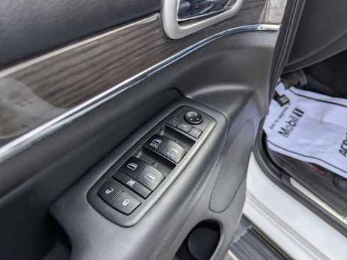 Used 2018 Jeep Grand Cherokee Overland image 11