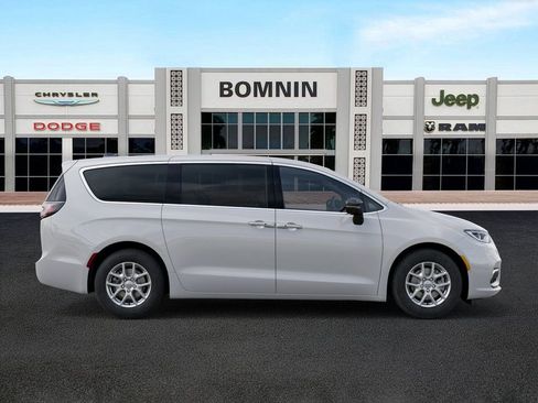 New 2026 Chrysler Pacifica Select image 21