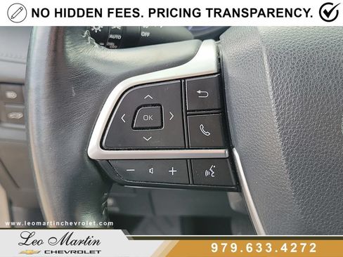 Used 2023 Toyota Highlander XLE FWD image 27