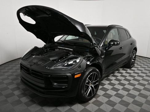 Certified 2025 Porsche Macan image 33