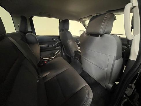 Used 2024 Nissan Frontier SV image 12