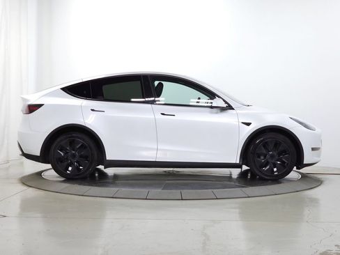Used 2025 Tesla Model Y Long Range AWD/4WD image 9