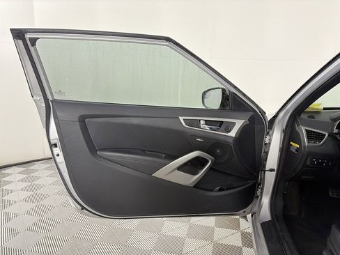 Used 2016 Hyundai Veloster w/ Option Group 03 image 10