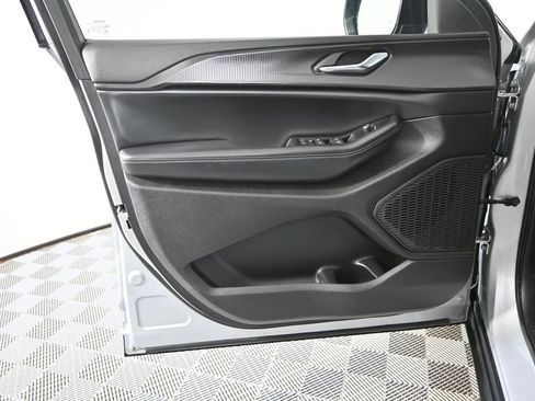 Used 2024 Jeep Grand Cherokee L Laredo image 19