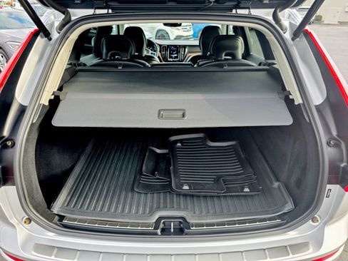 Used 2021 Volvo XC60 T5 Momentum w/ Premium Package image 46