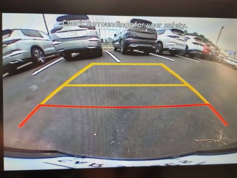 Used 2025 Hyundai Venue SEL FWD image 17