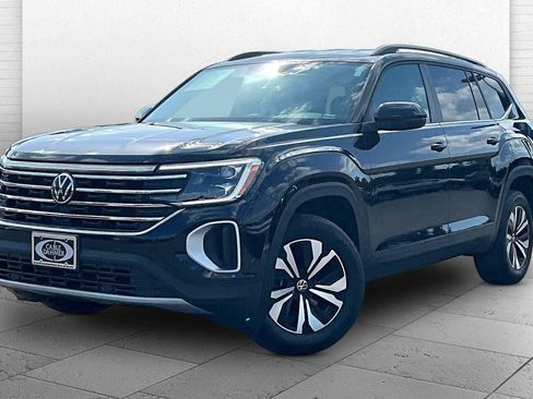 Used 2024 Volkswagen Atlas SE AWD/4WD image 11