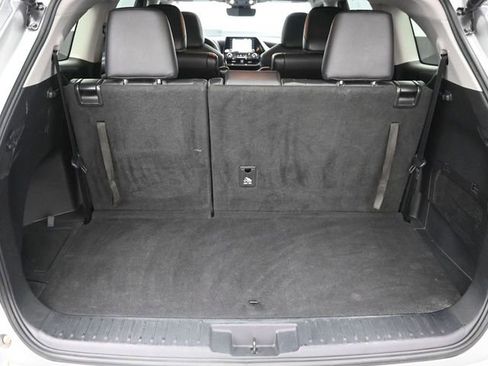 Used 2021 Toyota Highlander XLE FWD image 36