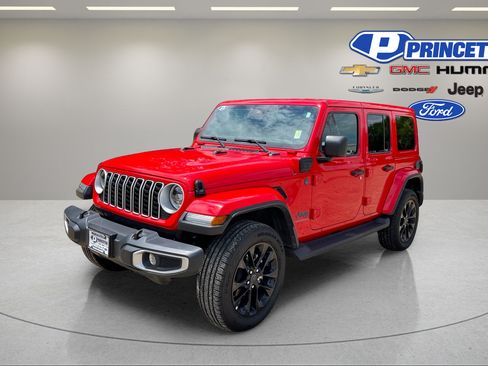 Used 2025 Jeep Wrangler Unlimited Sahara AWD/4WD image 3