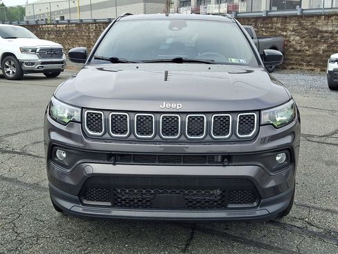 Used 2023 Jeep Compass Latitude AWD/4WD image 2