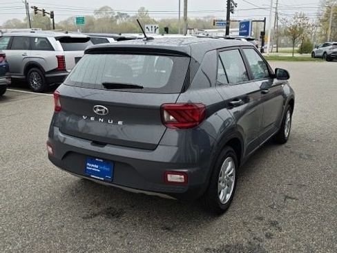 Certified 2026 Hyundai Venue SE FWD image 11