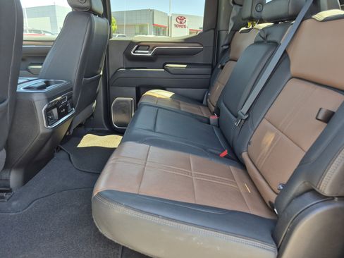 Used 2023 Chevrolet Silverado 1500 High Country w/ Technology Package AWD/4WD image 31