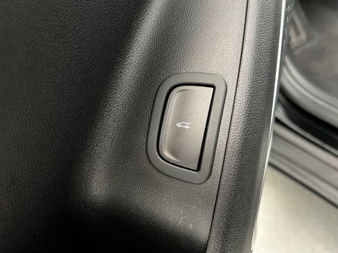Used 2025 Buick Enclave Preferred AWD/4WD image 16