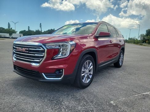 Used 2023 GMC Terrain SLT w/ Infotainment Package II FWD image 2