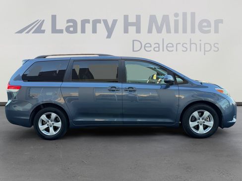Used 2014 Toyota Sienna LE image 6