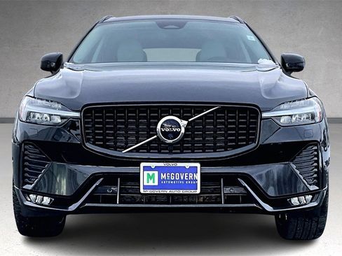 Certified 2023 Volvo XC60 B5 Ultimate w/ Climate Package image 2
