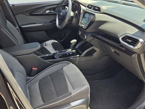 Certified 2021 Chevrolet TrailBlazer LT w/ Convenience Package FWD image 17