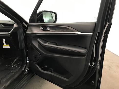 New 2025 Jeep Grand Cherokee L Limited image 41