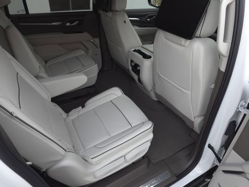 Used 2024 GMC Yukon XL Denali w/ Advanced Technology Package image 46