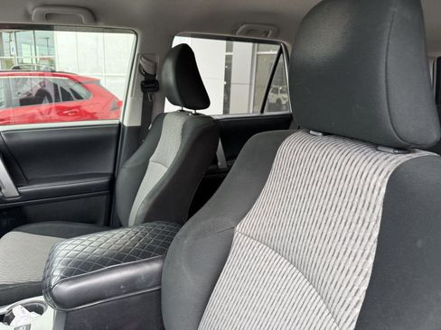 Used 2018 Toyota 4Runner SR5 AWD/4WD image 12