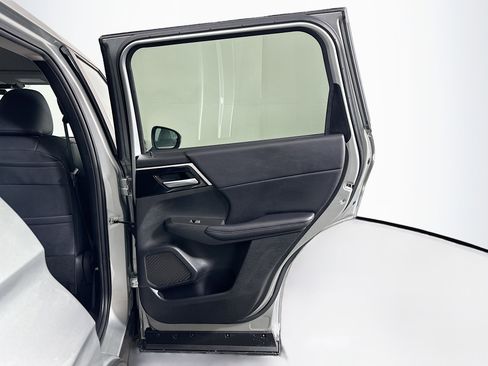 Used 2024 Mitsubishi Outlander SE Black Edition image 30