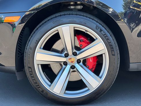 Certified 2024 Porsche Macan S AWD/4WD image 27