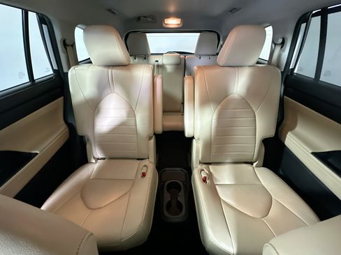 Used 2023 Toyota Highlander XLE FWD image 30
