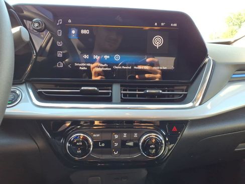 Used 2026 Chevrolet Trax LT FWD image 13