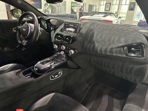 Used 2019 Aston Martin V8 Vantage Coupe RWD image 88