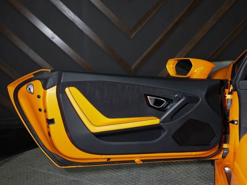 Used 2020 Lamborghini Huracan EVO image 39