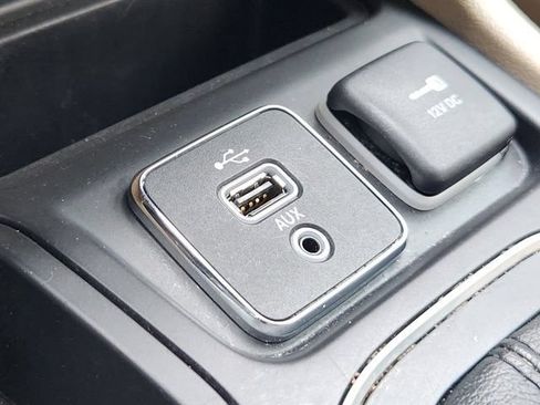 Used 2019 Jeep Cherokee Latitude w/ Popular Appearance Group FWD image 19