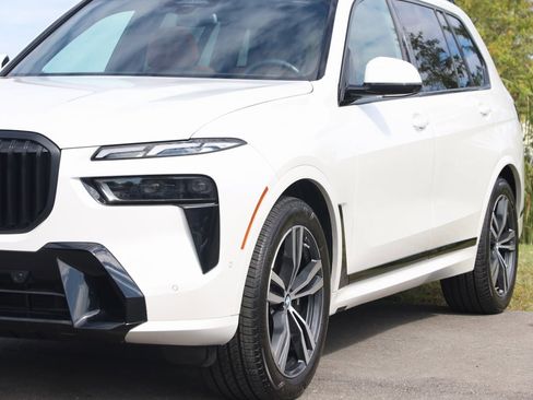 Used 2023 BMW X7 xDrive40i w/ M Sport Package image 86