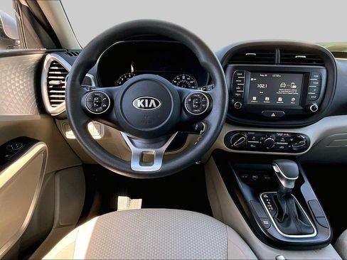 Used 2020 Kia Soul LX FWD image 5