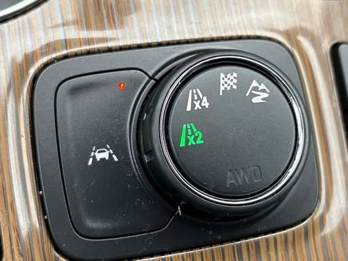 Certified 2023 GMC Acadia SLE w/ Driver Convenience Package image 18